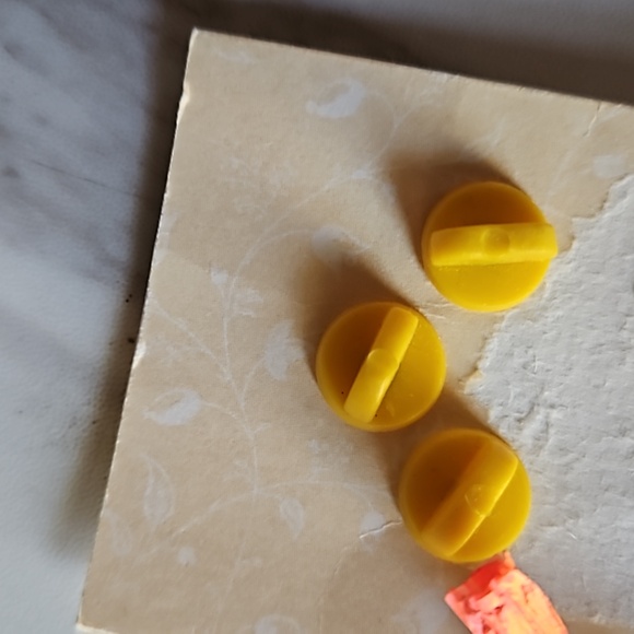 Tiny snowflake pins - Picture 4 of 4